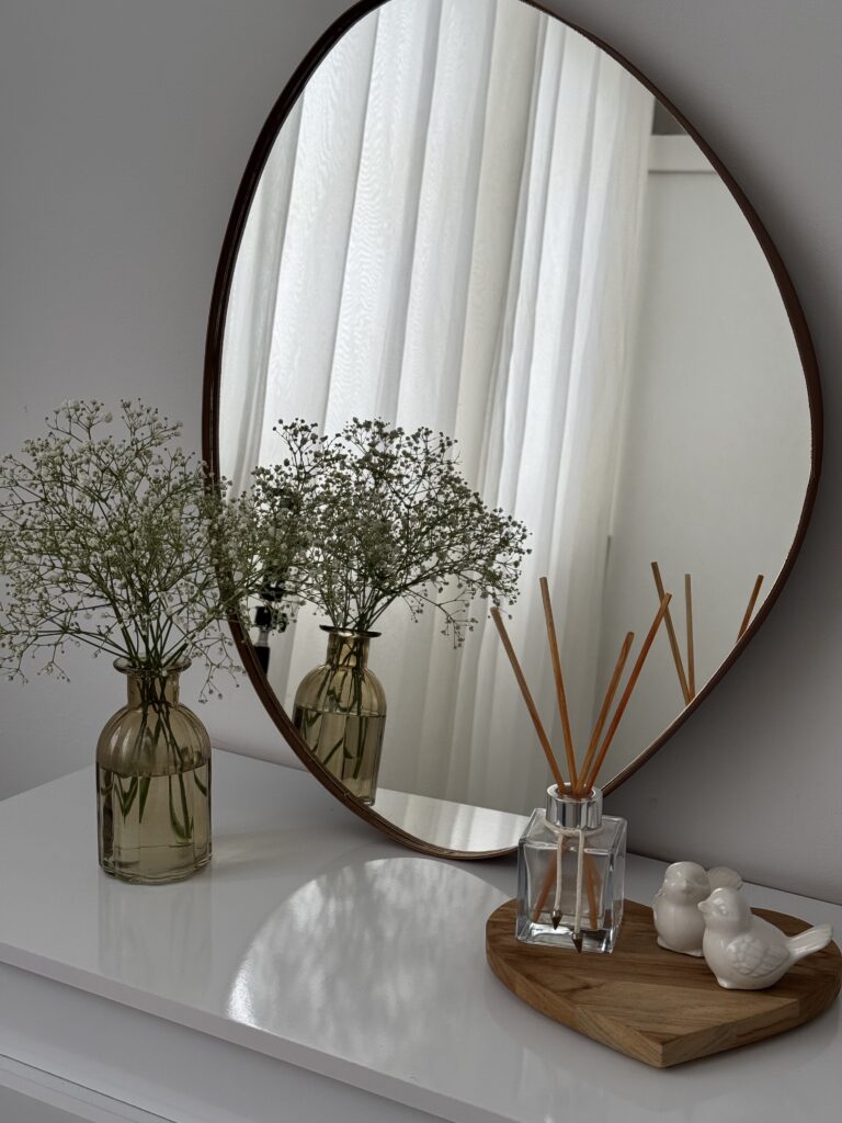 estudio-aire-dupe clean girl room