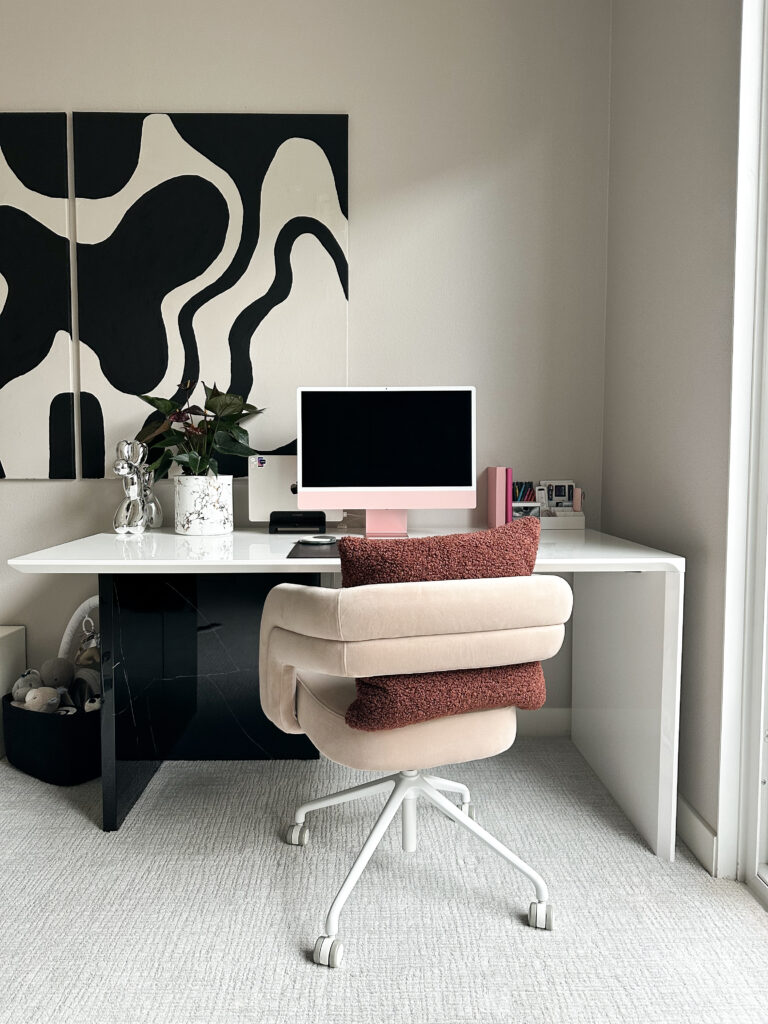 hillary-black-dupe desk setup