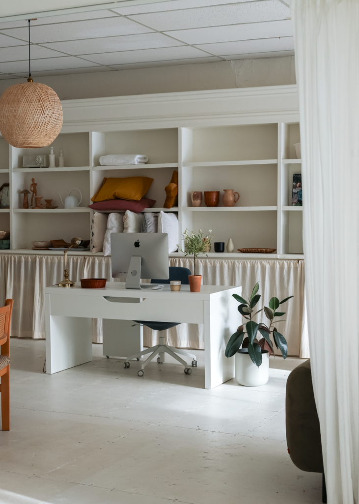 teghan-keating-dupe desk setup