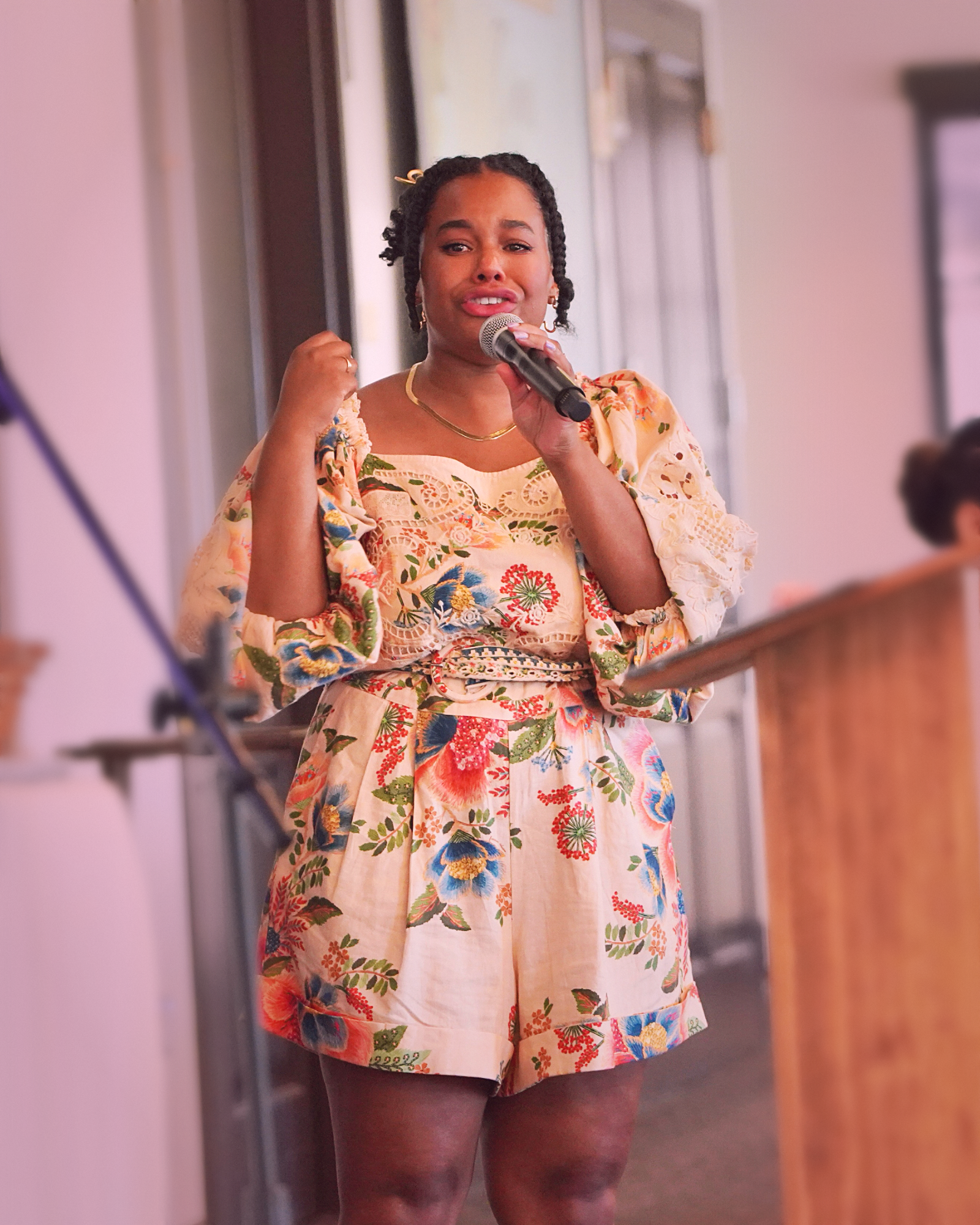 Chelsea Elise speaking to an audience